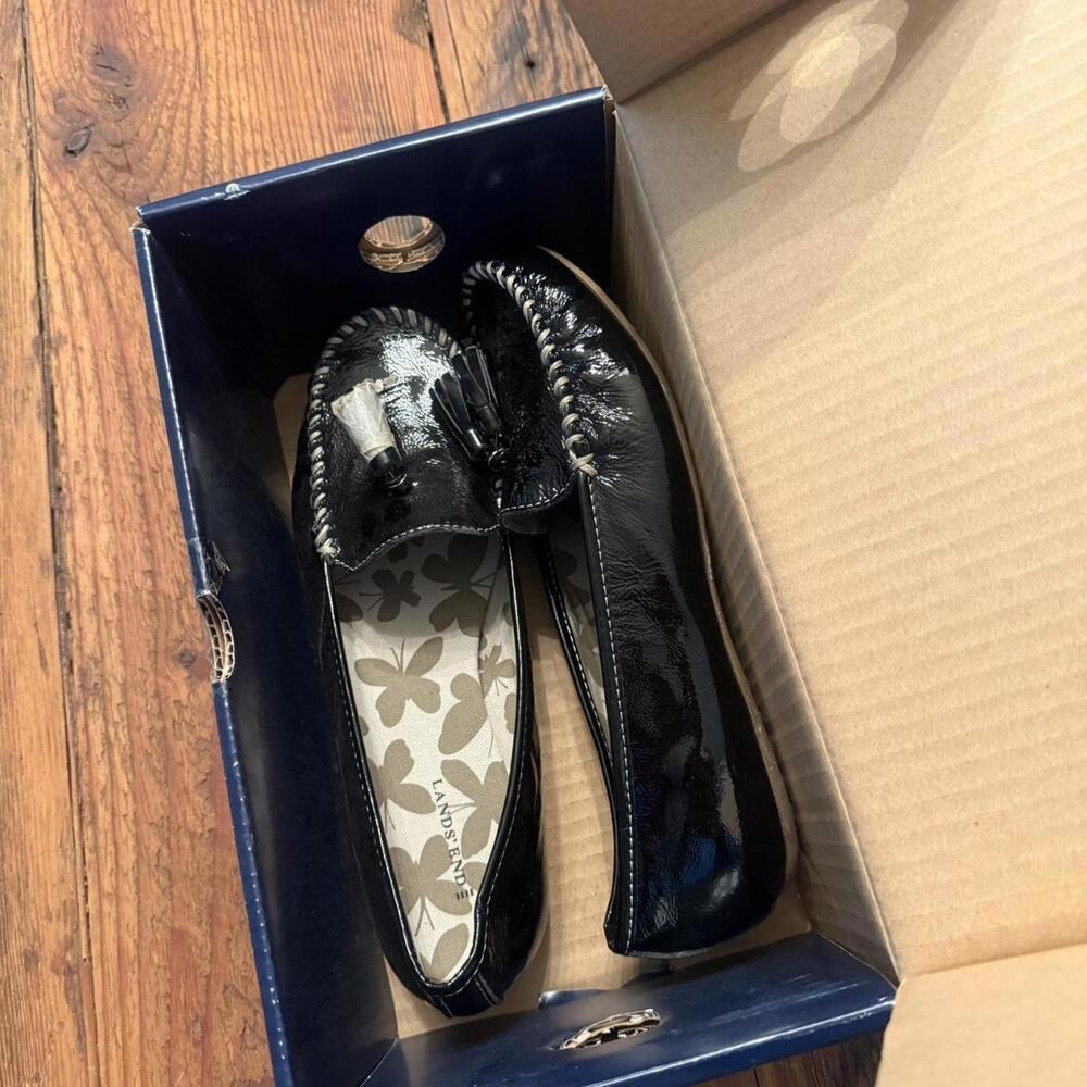 Lands End black patent leather loafers in box - Picture 8 of 8